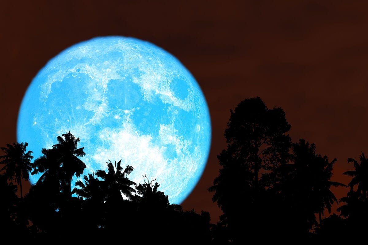Luna pe-nserat