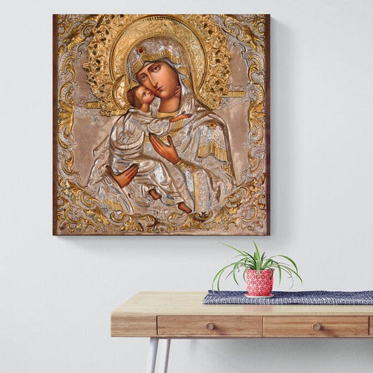 Maica Domnului cu pruncul in brate