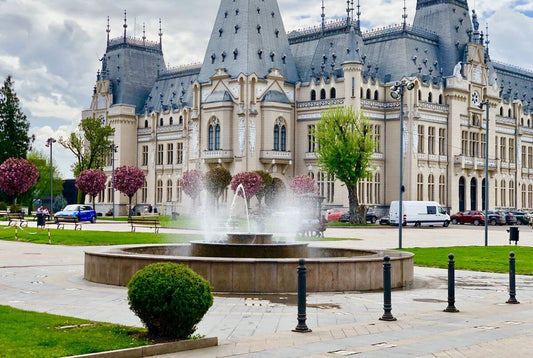 Fantana arteziana de la Palatul Culturii Iasi