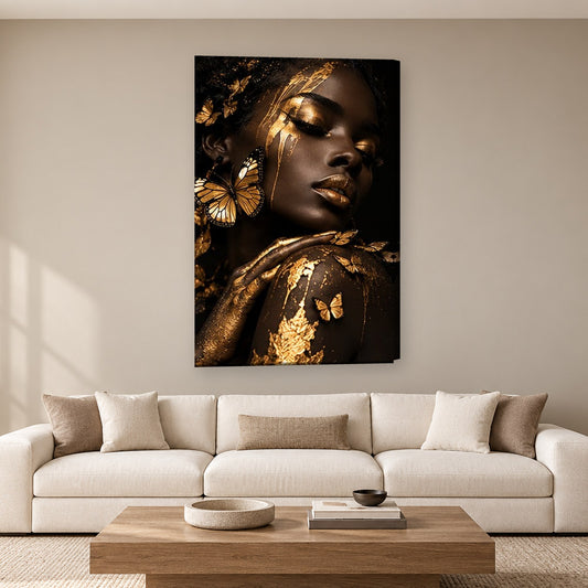 Tablou decorativ - Fluture auriu pe umar pe perete, in camera - Zibo.ro