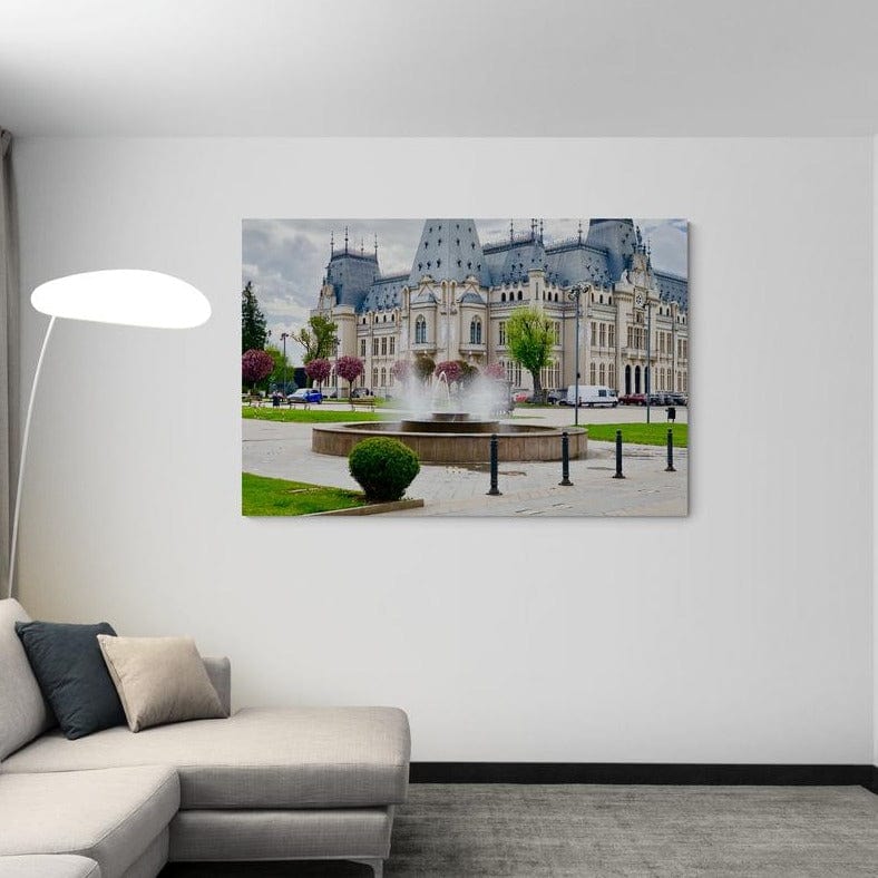 Tablou canvas romanesc - Fantana arteziana de la Palatul Culturii Iasi - Cameradevis.ro Cameradevis.ro