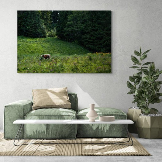 Tablou canvas romanesc - Văcuță la păscut - Cameradevis.ro