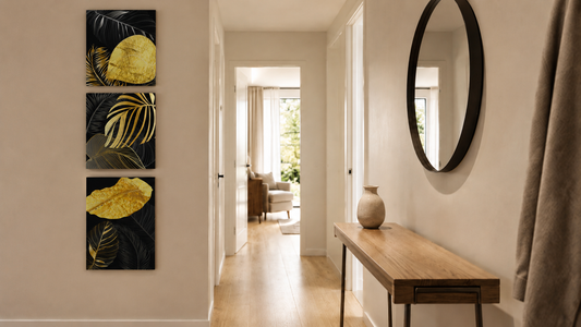 hol modern luminos decorat cu tablouri verticale Zibo.ro pe perete