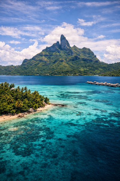 Tablou decorativ - Bora Bora, laguna si bungalow-uri deasupra apei