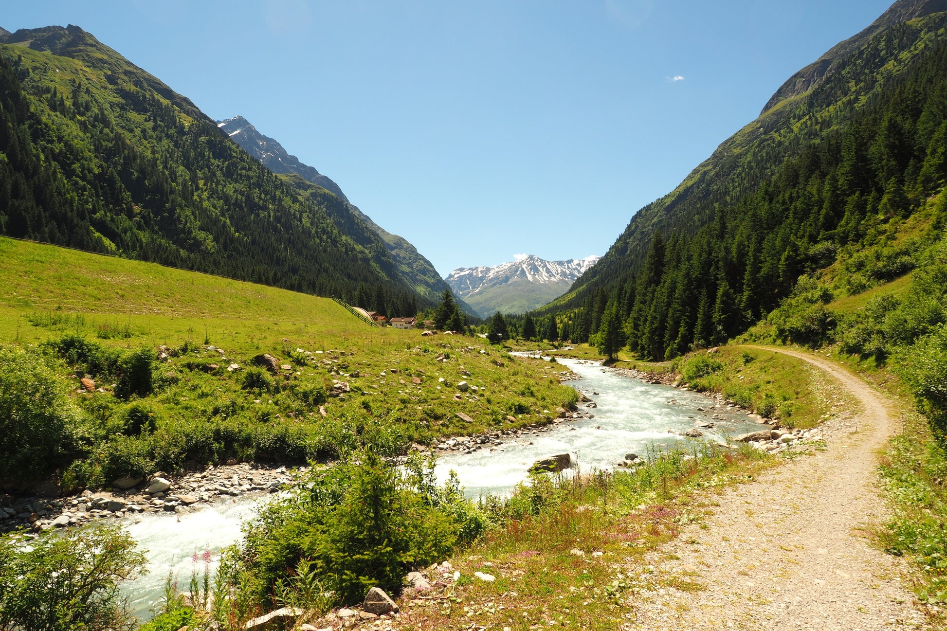 Tablou canvas cu vale alpină și râu de munte