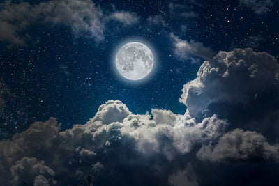 Tablou decorativ - Luna intre nori