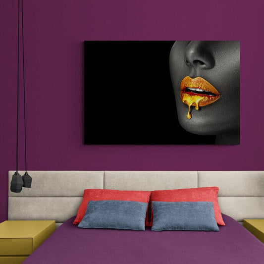 Tablou canvas -Miere pe buze